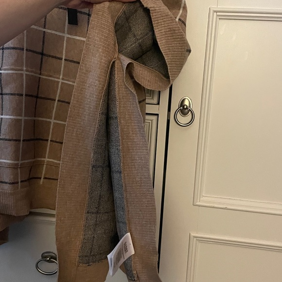 Tahari Beige and Black Knit Poncho - Picture 6 of 8